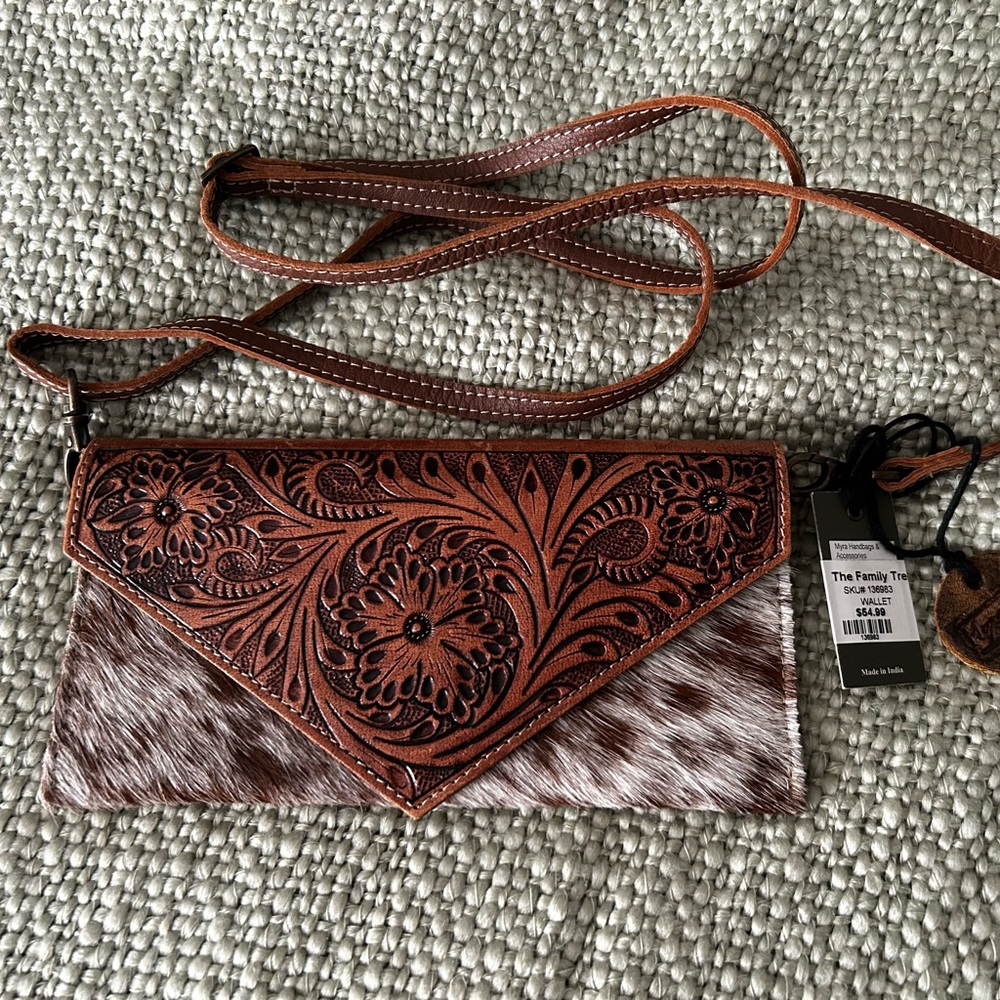 Myra Clutch Crossbody